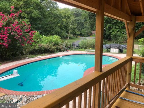 2890 Spg Lk Dr, Davidsonville MD 21035-1230 exterior