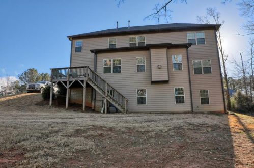 1389 Silver Thorne Ct, Loganville, GA 30052-9406