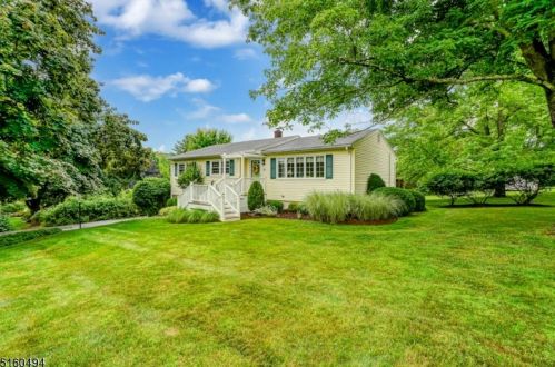 6 Brook Hollow Rd, Gladstone, NJ 07934-2002