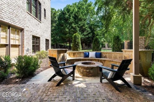 555 Glenmanor Ct, Atlanta GA  30328-4270 exterior