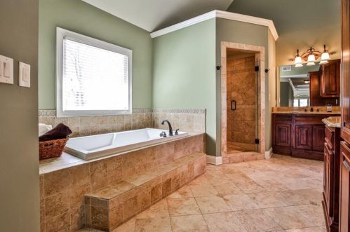 360 Cameron Ridge Dr, Atlanta GA  30328-4710 exterior