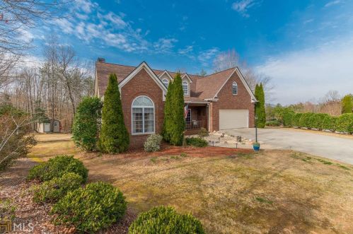 198 Sterling Hills Dr, Clarkesville, GA 30523-6818