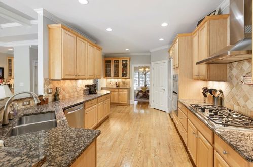 2527 Brookline Cir, Atlanta GA  30319-3690 exterior
