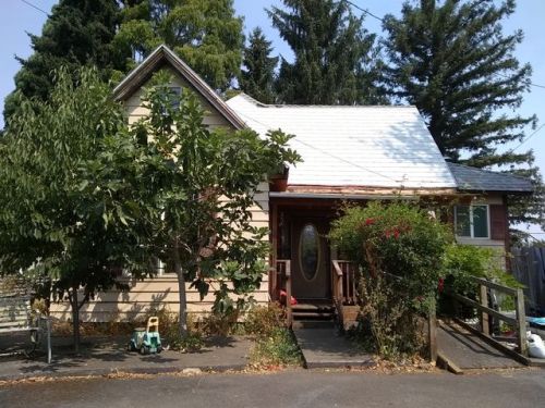 55 H St, Lebanon, OR 97355-2548