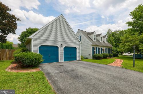 355 Hollytree Ct, Lancaster, PA 17601-1356