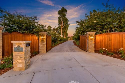 1015 Tiger Tail Dr, Riverside CA  92506-5423 exterior