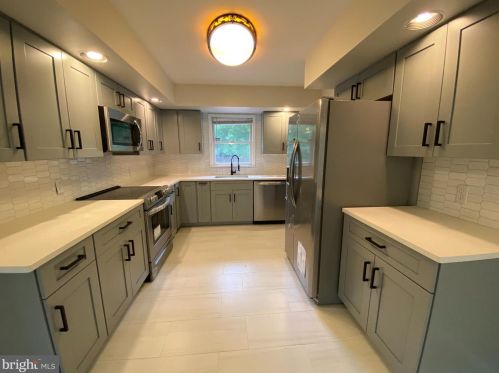 10815 Ann Davis Dr, Fredericksburg, VA 22408-1972