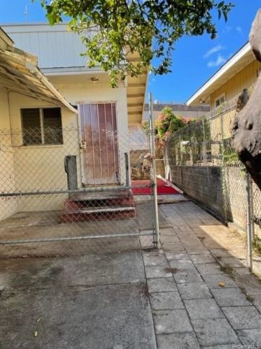 1619 Cottage Walk, Honolulu, HI 96813-6618