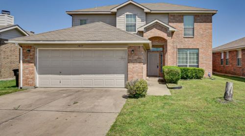 1037 Mckavett Dr, Fort Worth TX  76140-5725 exterior