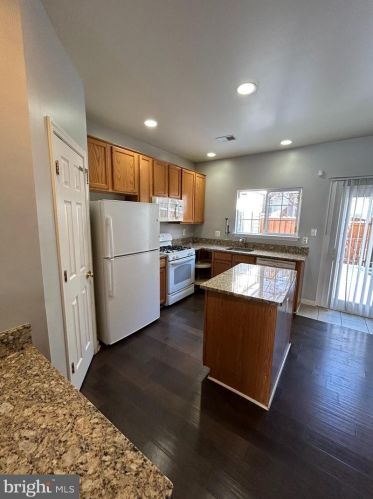 2423 Dew Meadow Ct, Herndon VA  20171-3079 exterior