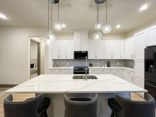 2700 Old Denton Rd, Carrollton TX 75007 exterior