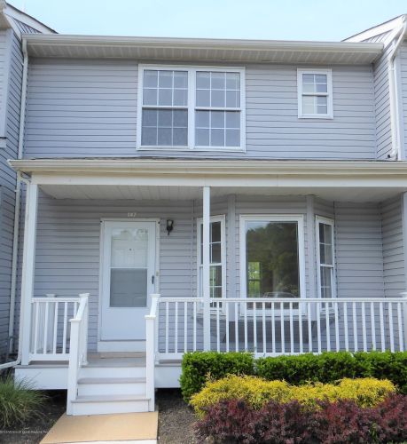 60 County Rd, Cliffwood, NJ 07721-1017