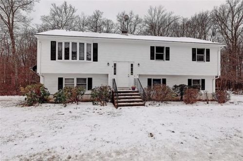 9 Kenny Dr, Warren, RI 02885-1743