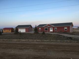 5734 Liberty Ln, Williston, ND 58801-9045