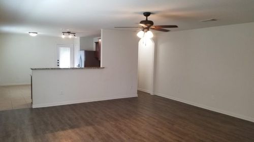 1616 Treeta Trl, Uhland TX  78640-9606 exterior