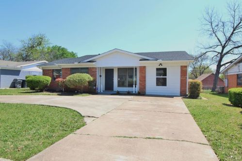 2330 Clover Ridge Dr, Dallas, TX 75216-7424