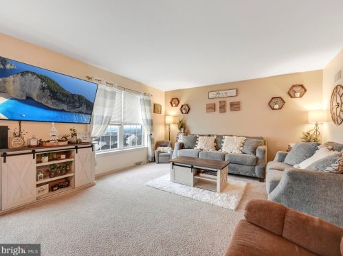 162 Eagle Dr, Ephrata PA 17522-8772 exterior