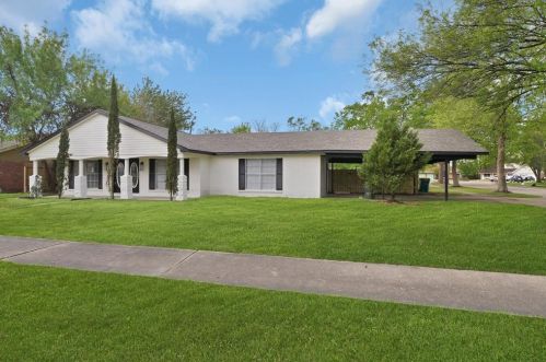 3106 Stratford St, Pearland, TX 77581-4819