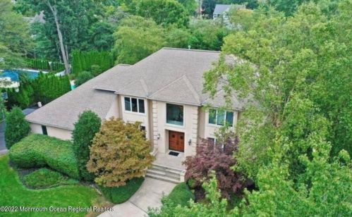 16 Nottingham Rd, Tinton Falls NJ  07712-2516 exterior