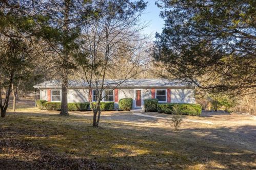 611 Woodland Trail Dr, Dittmer, MO 63023-1868