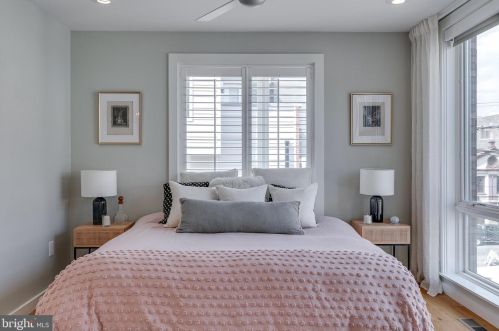 720 4 St, Philadelphia PA 19147-3127 exterior