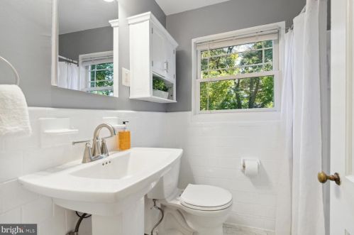 815 Davis Ave, Silver Spring MD 20912-6472 exterior