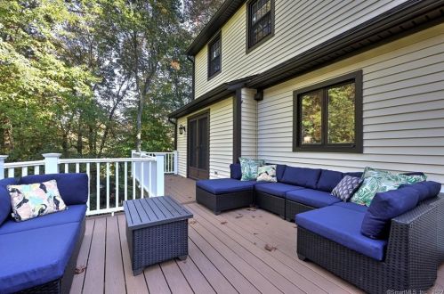8 Captains Watch, Huntington CT  06484-5914 exterior