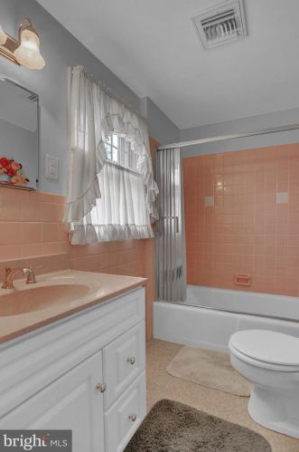 966 Mccosh St, Hanover PA 17331-1833 exterior