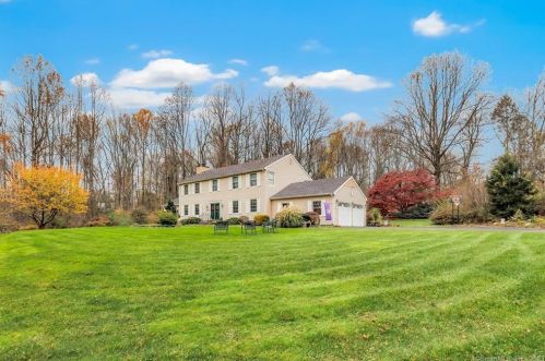 82 North St, Huntington, CT 06484-1933