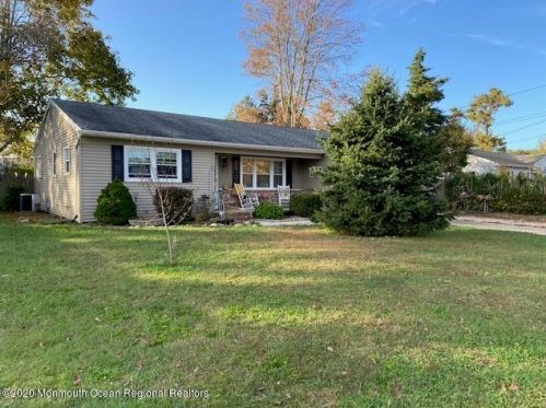 466 Admiral Rd, Lacey, NJ 08731-4826