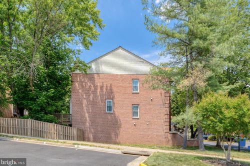 7218 Gentian Ct, Springfield VA  22152-3847 exterior