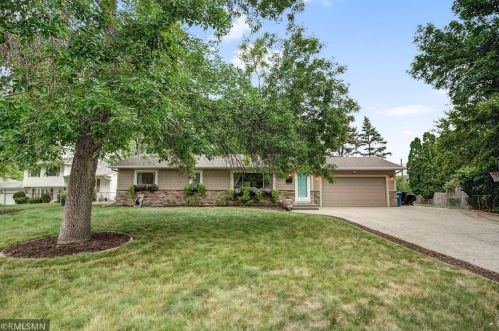 2025 Bluestone Ln, Saint Paul MN  55122-2830 exterior