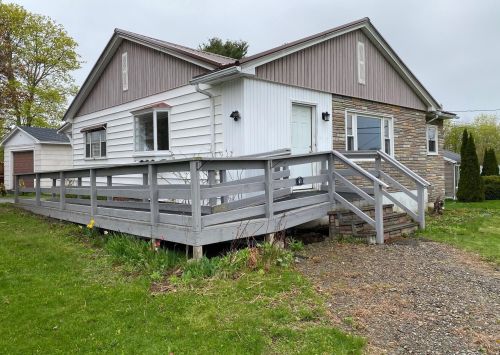 61 Grove St, Brewer, ME 04412-2353