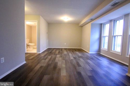 237 Roanoke Dr, Leesburg, VA 20175-4007