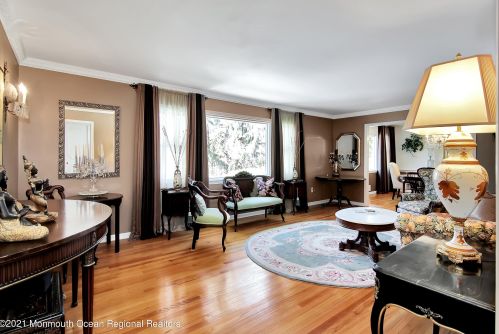 9 Fox Hill Rd, Middletown NJ exterior