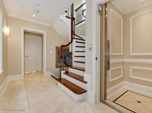 1913 Howe St, Chicago IL  60614-5127 exterior