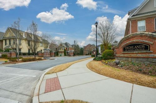 7880 Glisten Ave, Atlanta GA  30328-2465 exterior