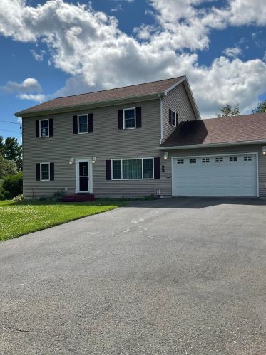 92 Canterbury St, Presque Isle, ME 04769-3018