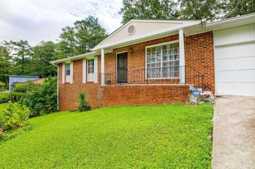 2203 Fairway Cir, Atlanta GA  30319-3825 exterior