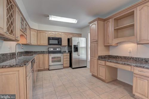 5601 Castlebury Ct, Springfield VA  22015-1883 exterior