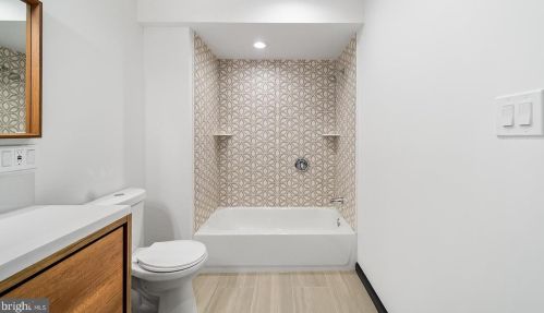 512 4 St, Philadelphia PA 19133-3105 exterior