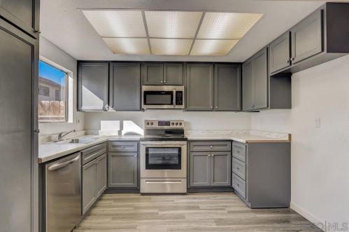 3433 Los Mochis Way, Oceanside, CA 92056-4751