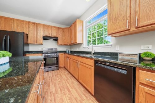 909 Vintage Way, Spring Grove IL  60081-8257 exterior