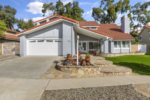 2992 Chippewa Ave, Simi Valley, CA 93063-2015