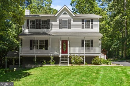 8819 Clinton Dr, Nokesville, VA 20181-3205