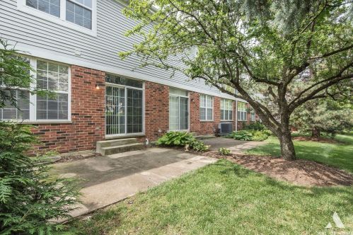 135 Chestnut Hills Cir, Willowbrook IL  60527-6987 exterior
