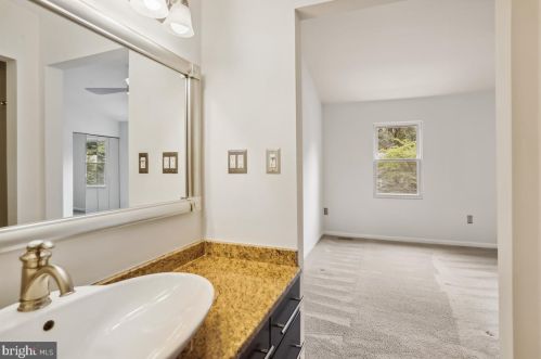 18 Kinsman View Cir, Silver Spring MD 20901-1652 exterior