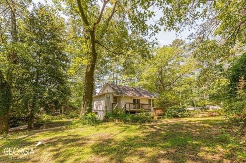 3314 Harris Dr, Atlanta GA  30337-1005 exterior