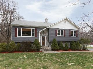 5 Mile Dr, Chester, NJ 07930-2804