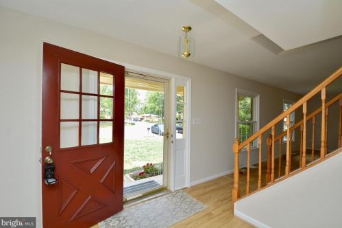 7208 Flower Tuft Ct, Springfield VA  22153-1508 exterior